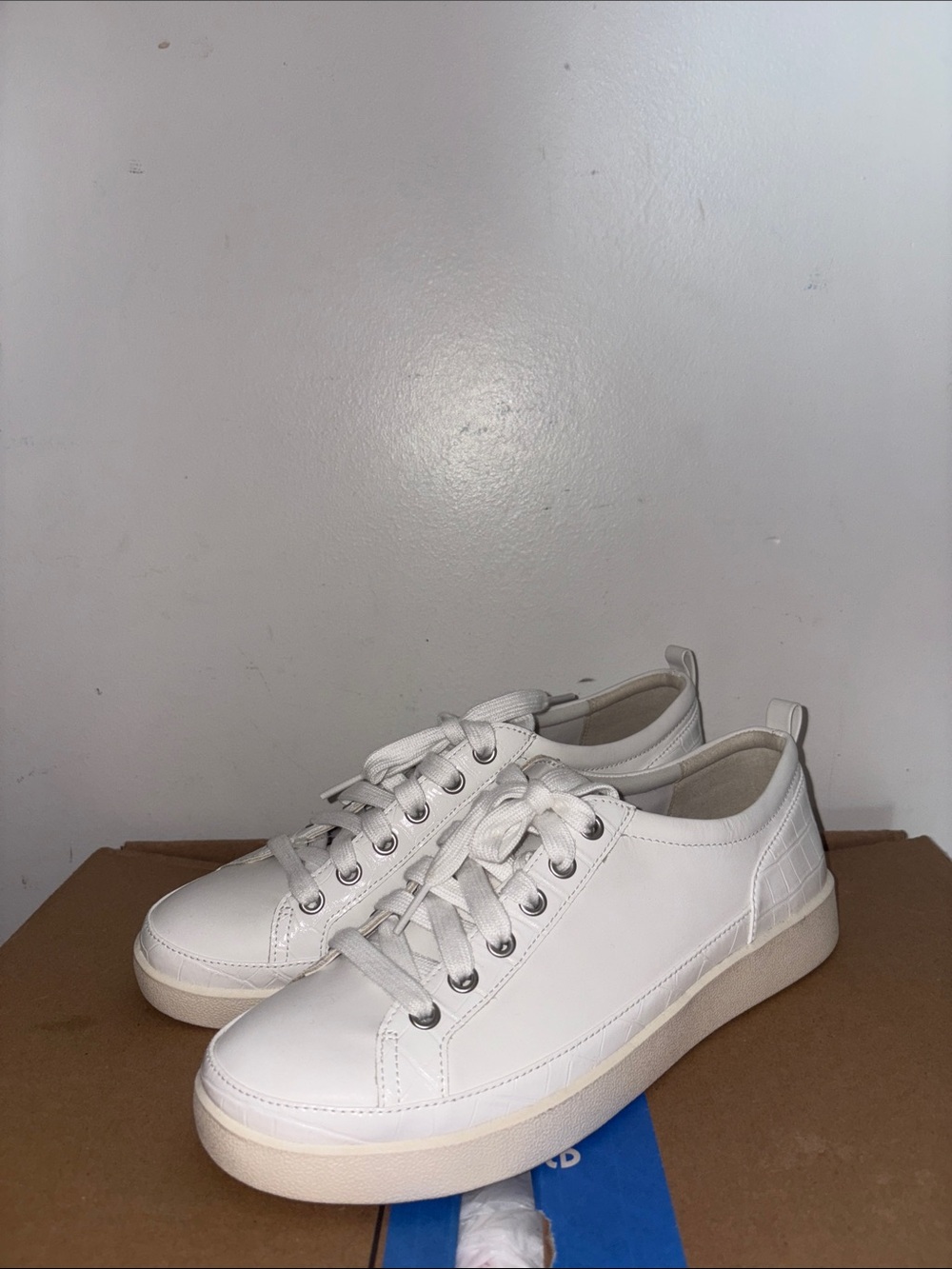 Vionic Platform Leather Sneakers size 8.5